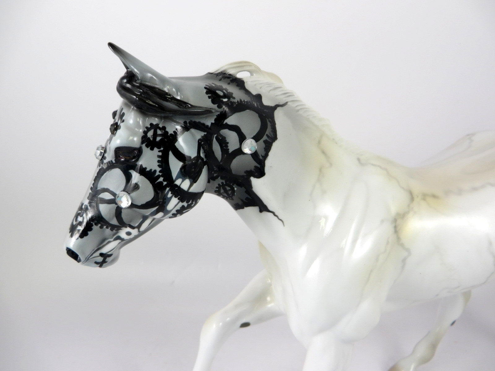 STONECLAD -OOAK PEARL W/BLACK GEM FACE FQH DECORATOR BY DAWN QUICK MM19