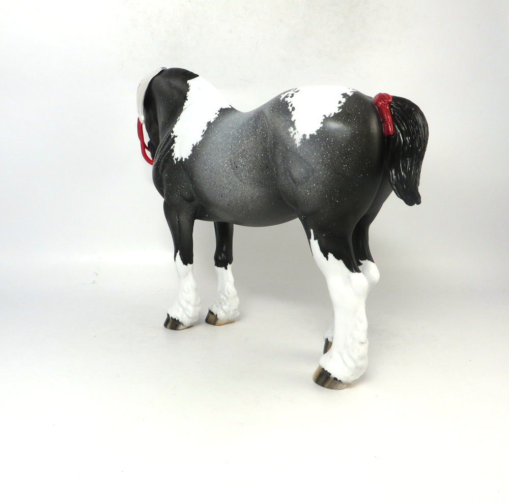 KICKER- LE-11 PRE-ORDER ROAN PINTO DRAFTER MARE WITH REMOVABLE HELMET SB19