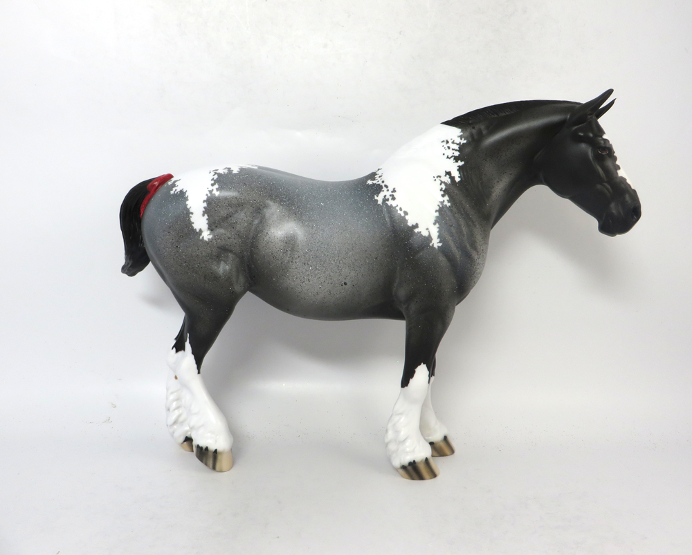 KICKER- LE-11 PRE-ORDER ROAN PINTO DRAFTER MARE WITH REMOVABLE HELMET SB19