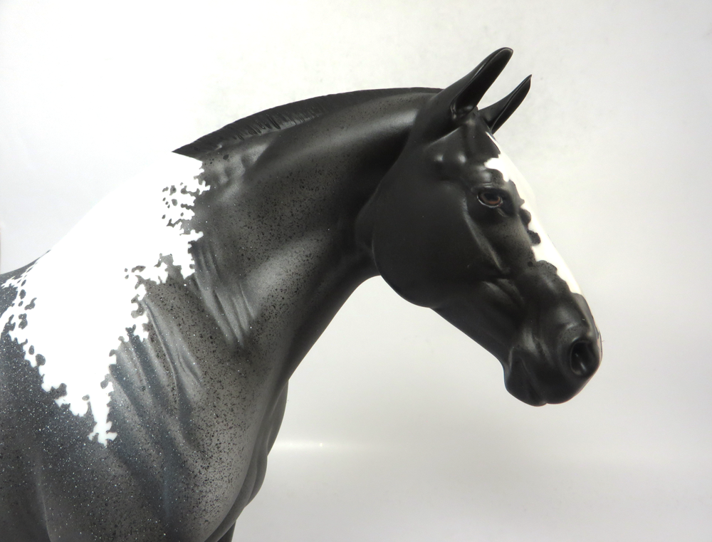 KICKER- LE-11 PRE-ORDER ROAN PINTO DRAFTER MARE WITH REMOVABLE HELMET SB19