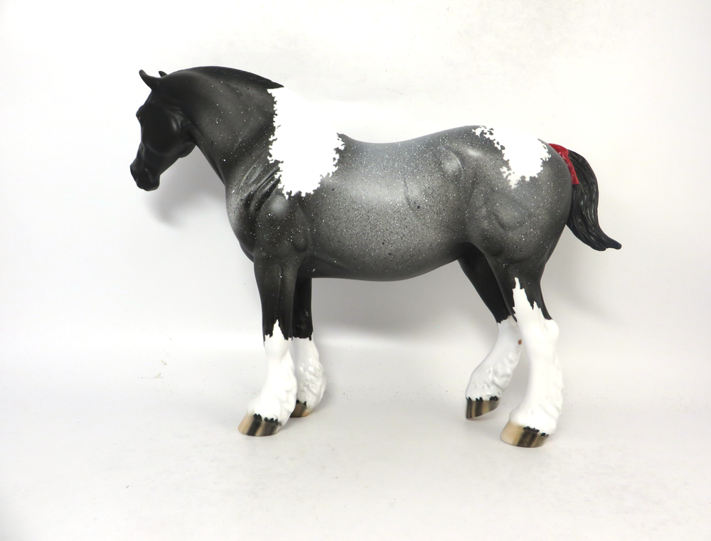 KICKER- LE-11 PRE-ORDER ROAN PINTO DRAFTER MARE WITH REMOVABLE HELMET SB19