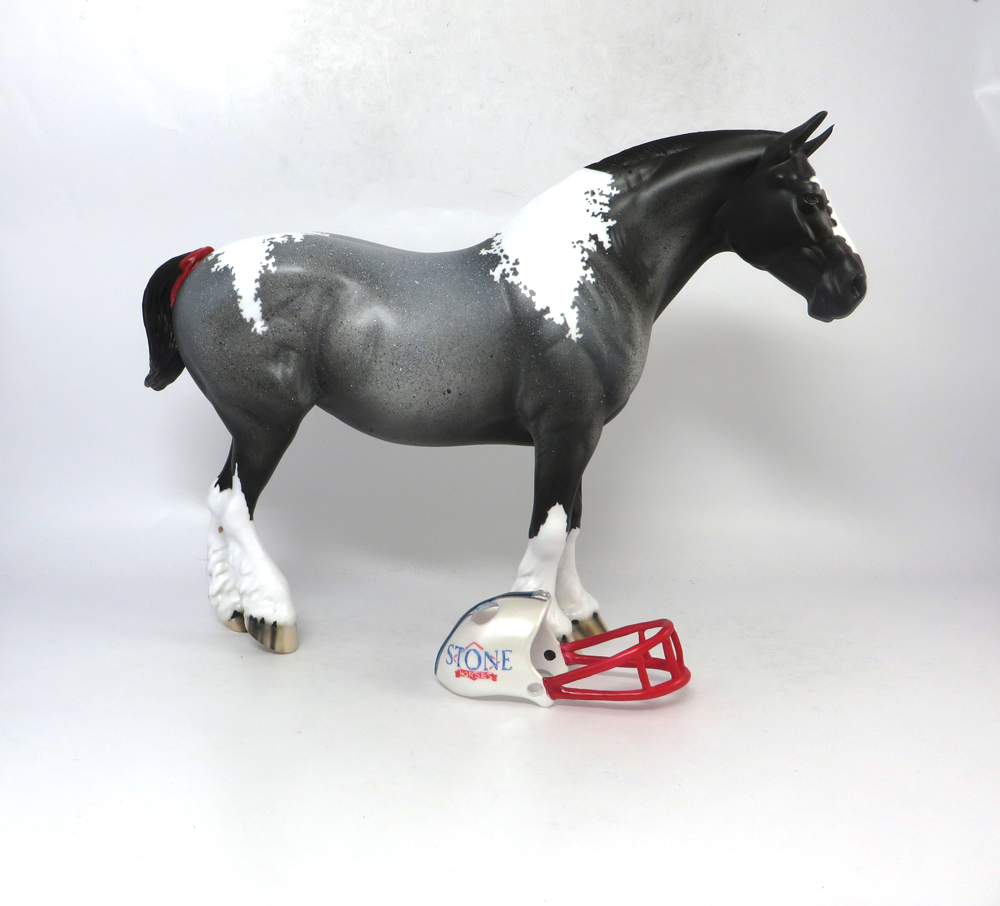 KICKER- LE-11 PRE-ORDER ROAN PINTO DRAFTER MARE WITH REMOVABLE HELMET SB19