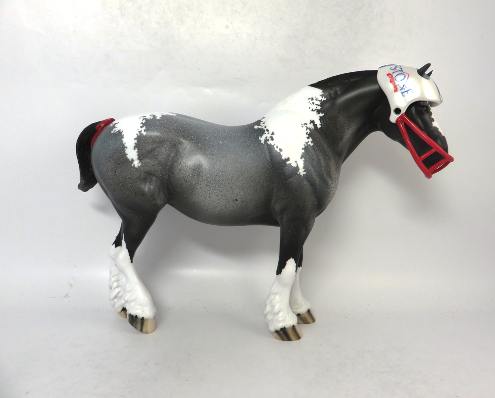 KICKER- LE-11 PRE-ORDER ROAN PINTO DRAFTER MARE WITH REMOVABLE HELMET SB19