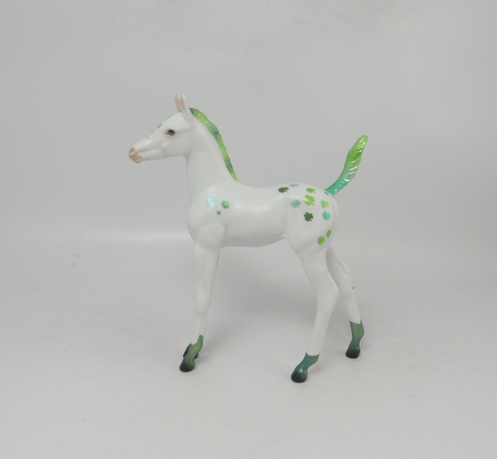 SHAMROCK- LE-6 ST. PATRICKS DAY DECORATORS 2-22-19