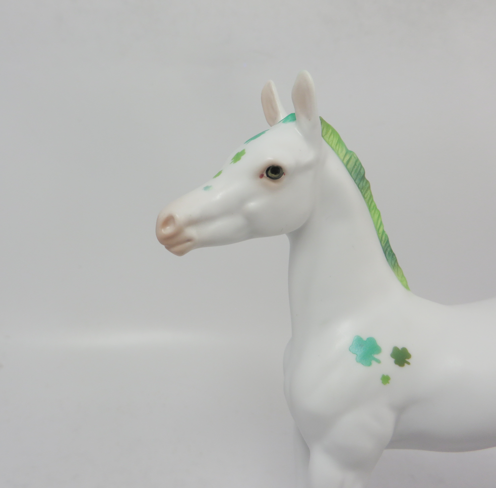 SHAMROCK- LE-6 ST. PATRICKS DAY DECORATORS 2-22-19