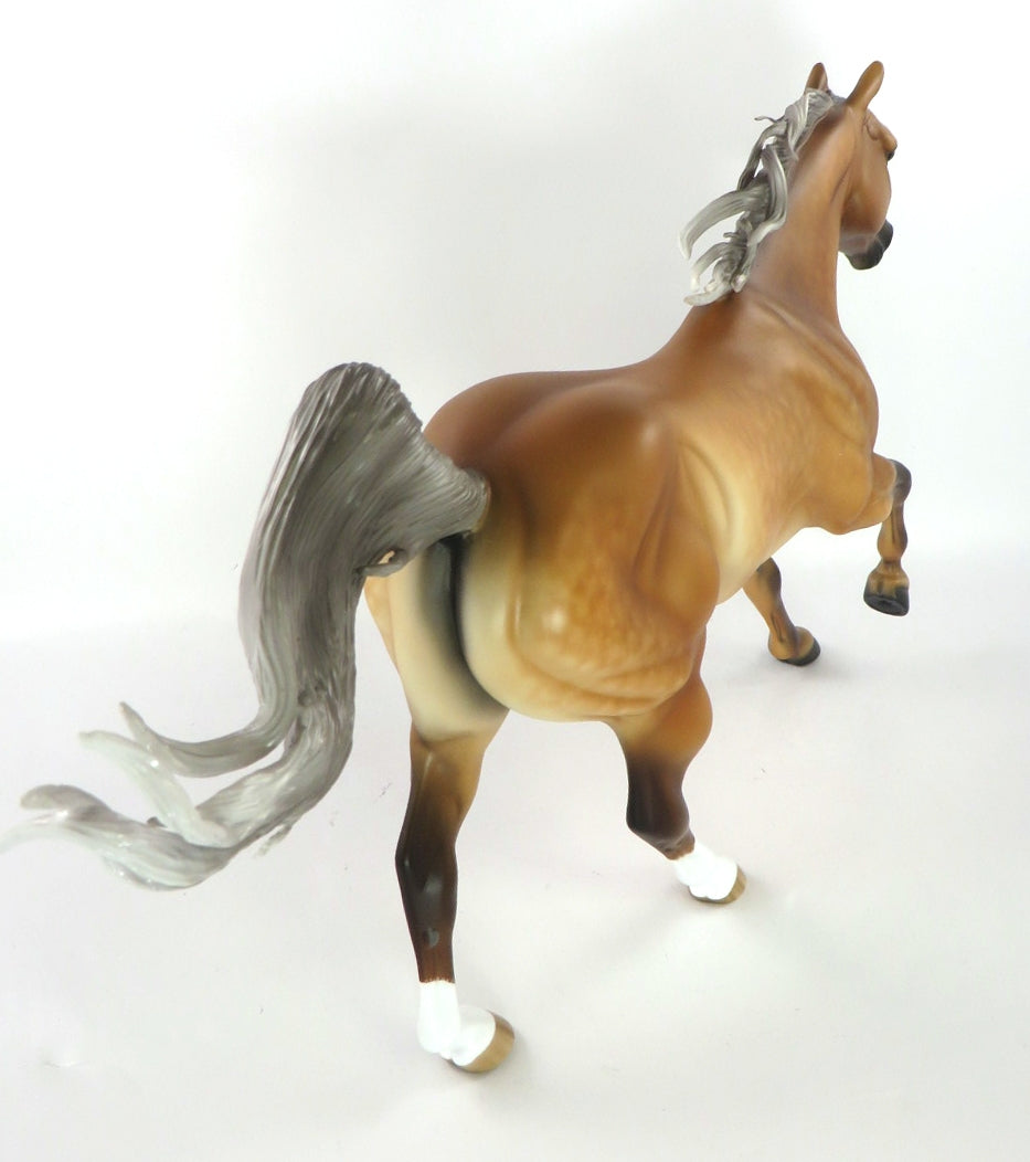 STREUDEL-OOAK DAPPLE SILVER BAY FOUNDATION QUARTER HORSE WHS 19