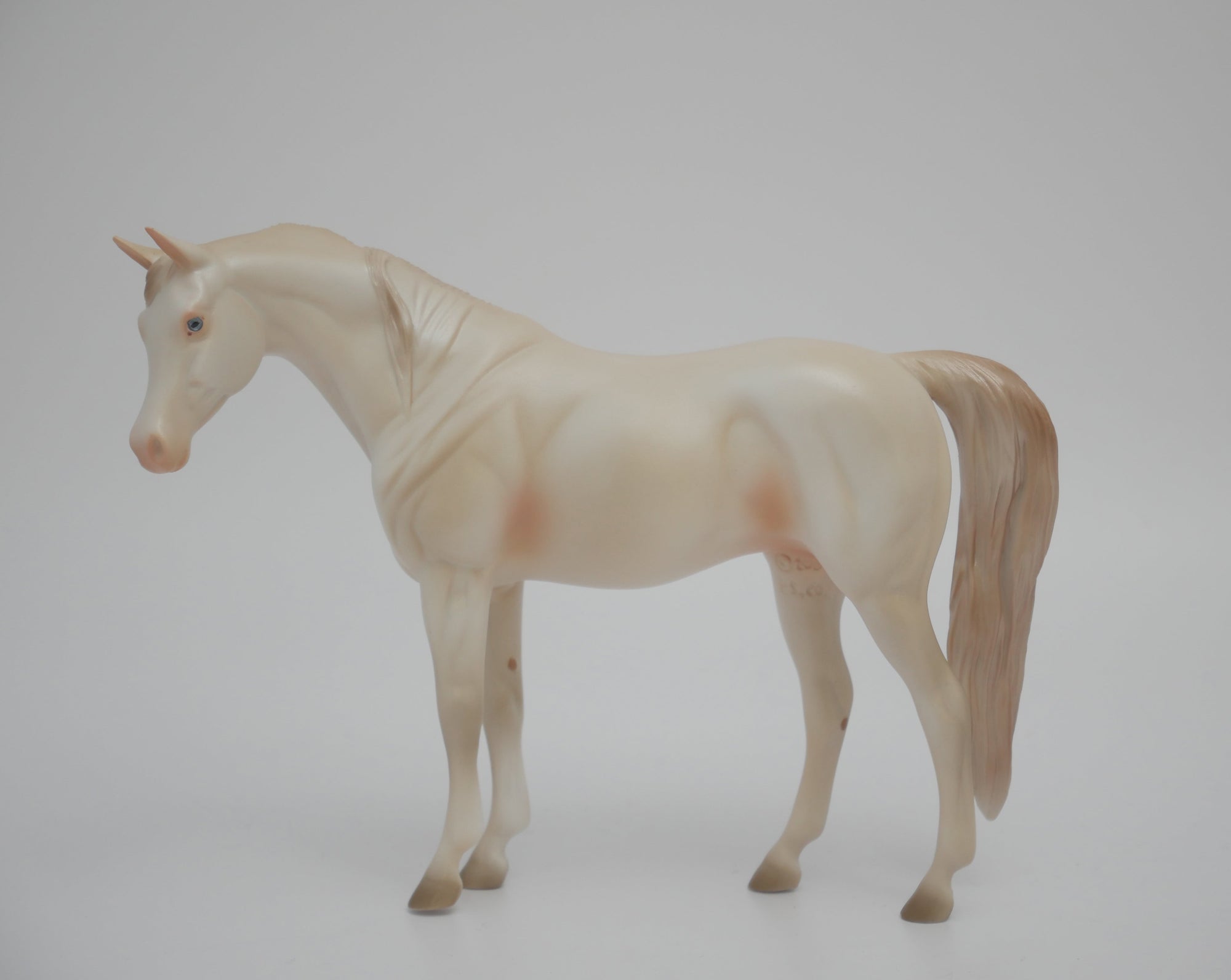 SUGAR CREME PIE-LE-8 CREMELLO ARABIAN PEBBLES EA/MW 20