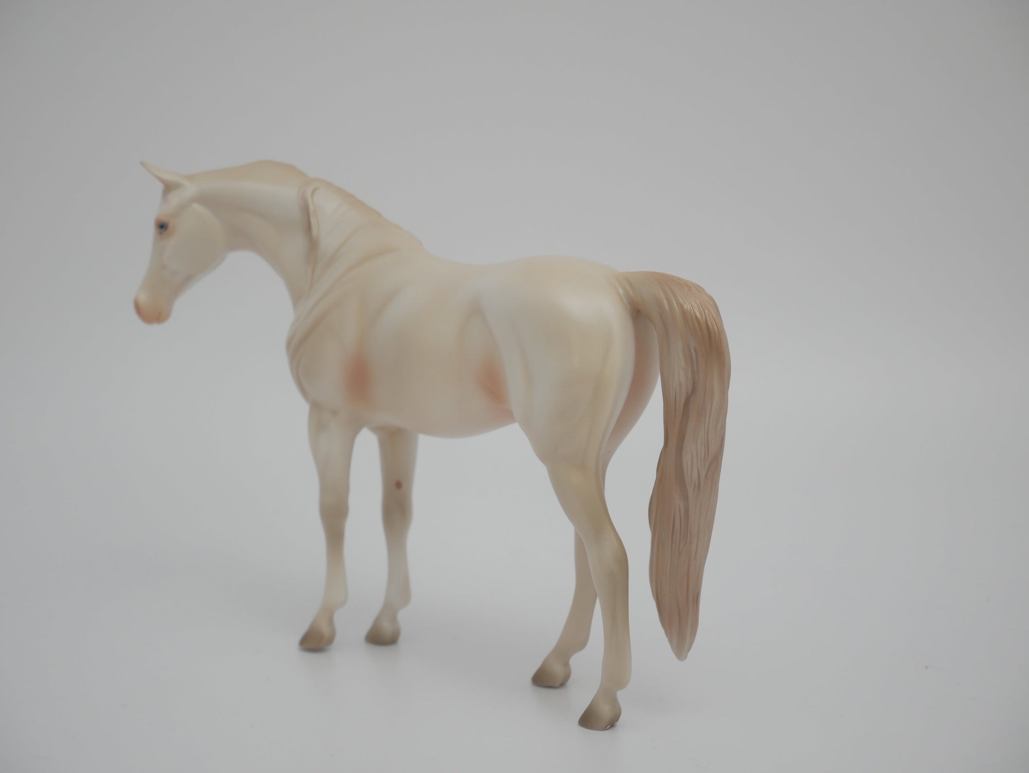 SUGAR CREME PIE-LE-8 CREMELLO ARABIAN PEBBLES EA/MW 20