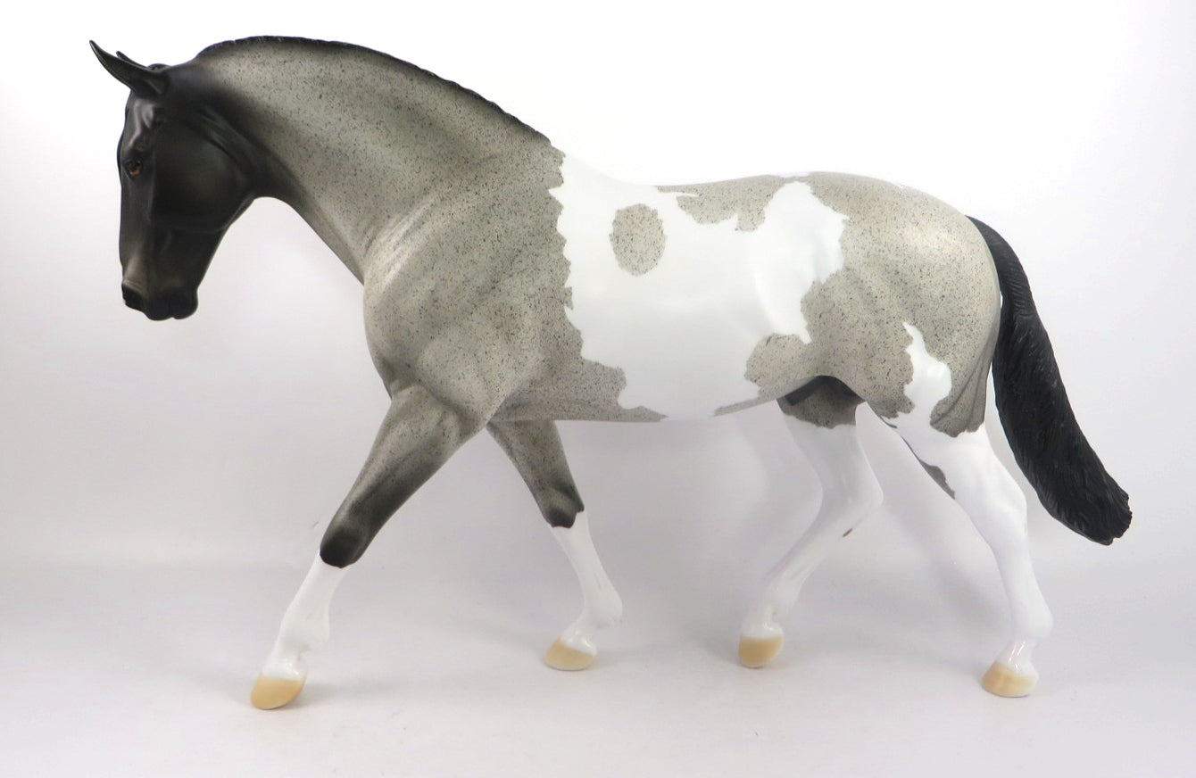 TACKLE-LE-10 BLUE ROAN PINTO IRISH DRAFT MODEL HORSE SB20