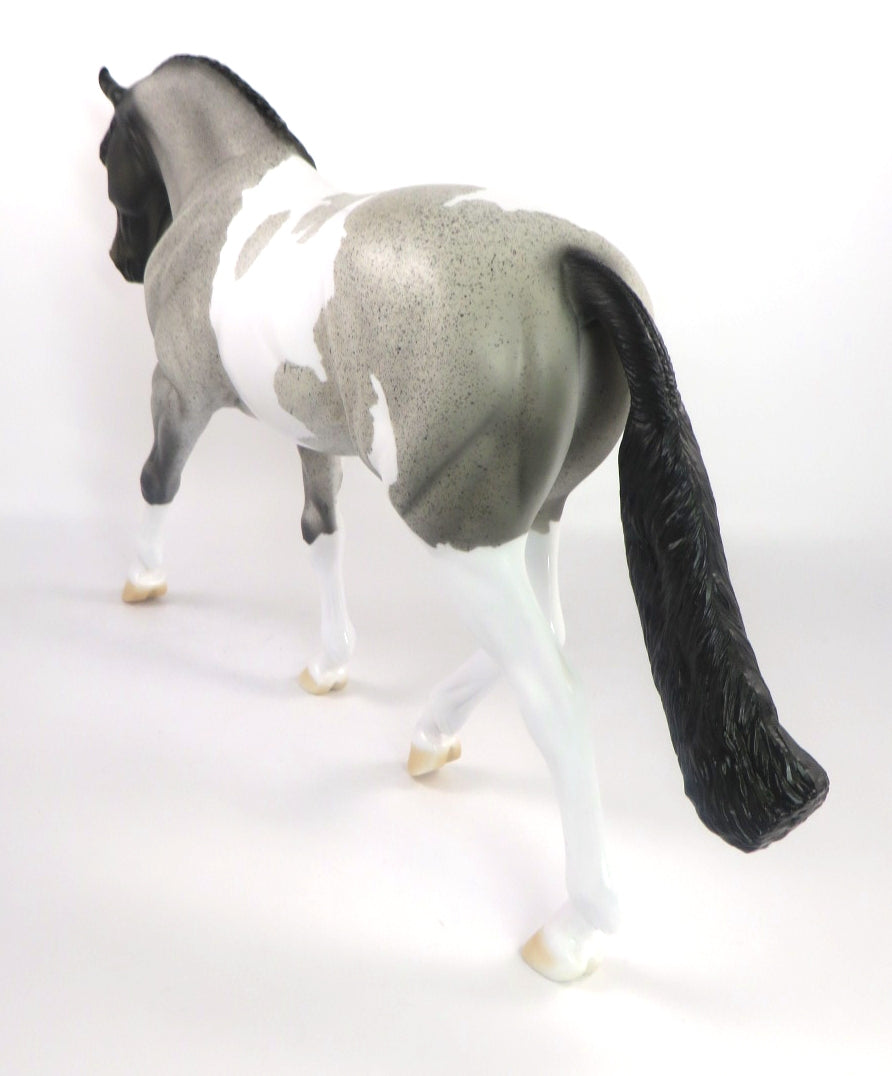 TACKLE-LE-10 BLUE ROAN PINTO IRISH DRAFT MODEL HORSE SB20