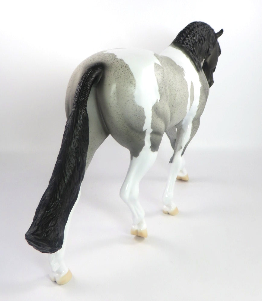 TACKLE-LE-10 BLUE ROAN PINTO IRISH DRAFT MODEL HORSE SB20