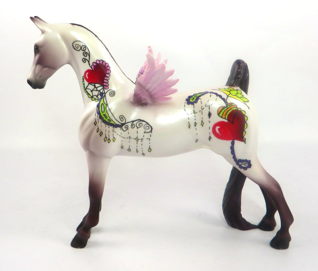 THAT'S AMORE -- OOAK BUCKSKIN WITH PINK WINGS DECORATOR  PEBBLE  BY DAWN QUICK SB20
