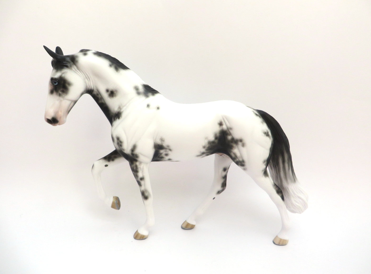 TODO BIEN-OOAK SABINO TENNESSEE WALKER MODEL HORSE BY SHERYL LEISURE 3/11/20