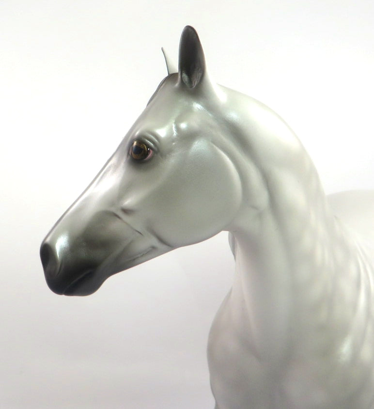 TRUE HEART-OOAK DAPPLE GREY ISH MODEL HORSE 2/7/20