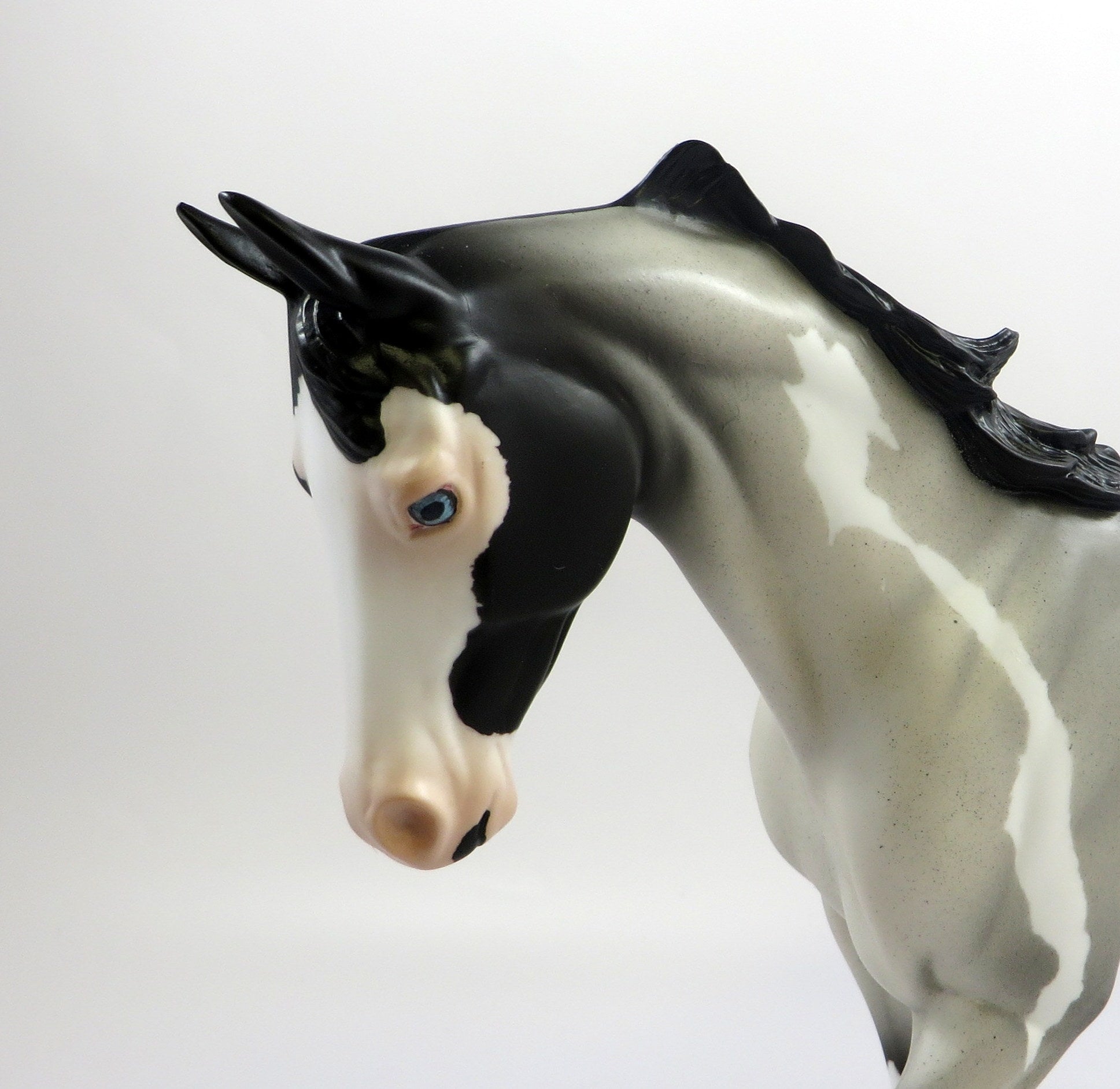 ULWIN-OOAAK ROAN THOROUGHBRED MODEL HORSE EQ 19