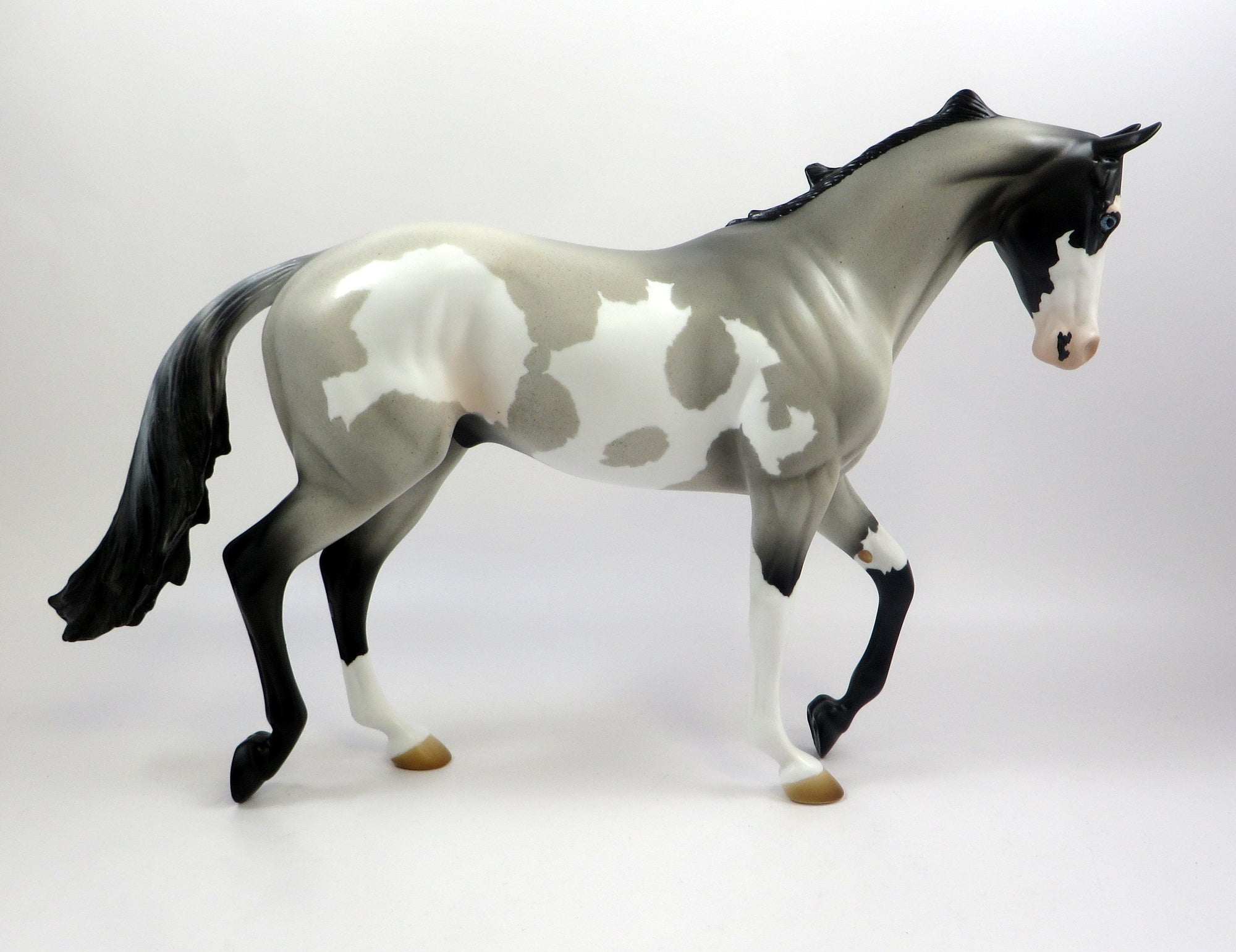 ULWIN-OOAAK ROAN THOROUGHBRED MODEL HORSE EQ 19