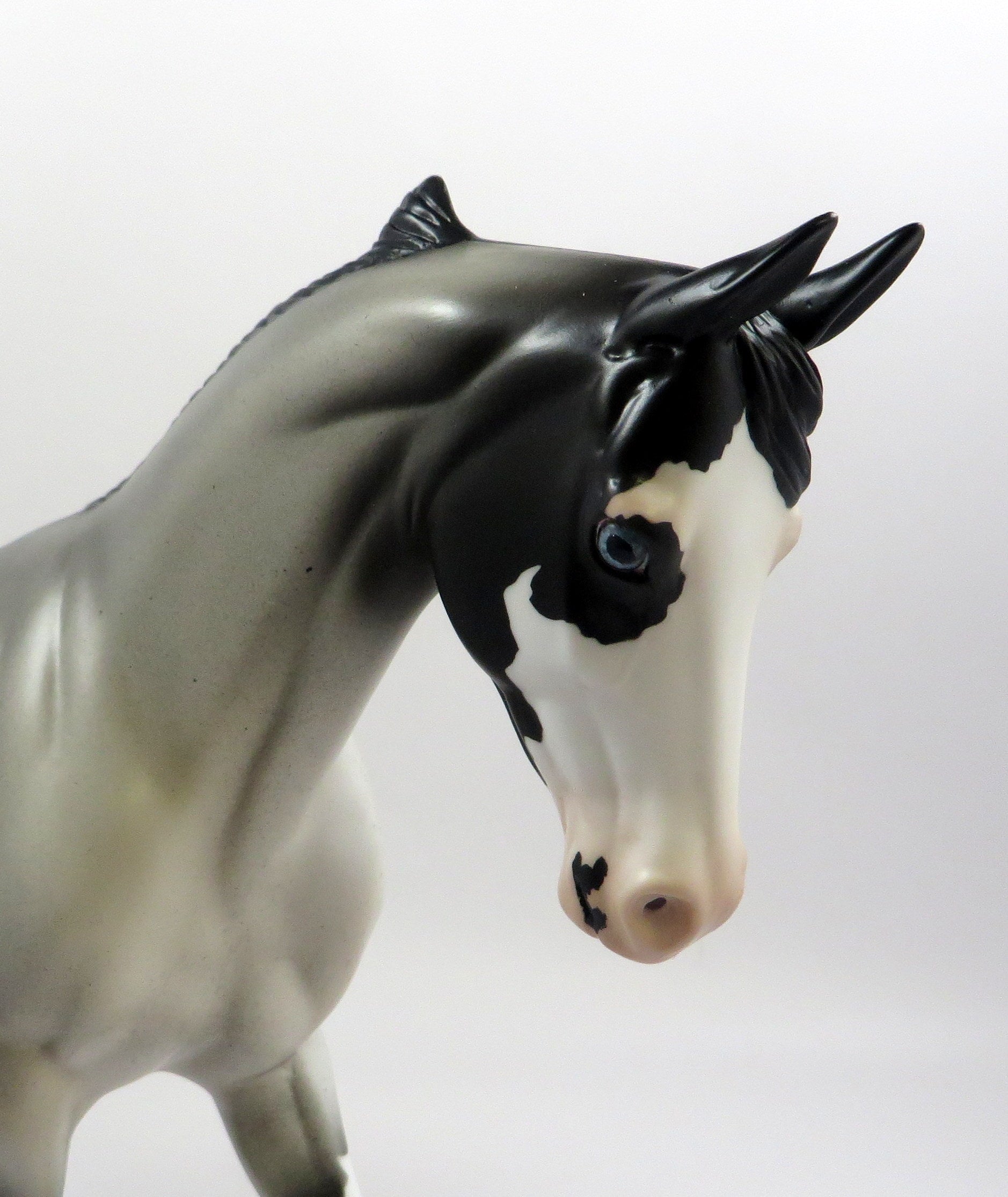 ULWIN-OOAAK ROAN THOROUGHBRED MODEL HORSE EQ 19