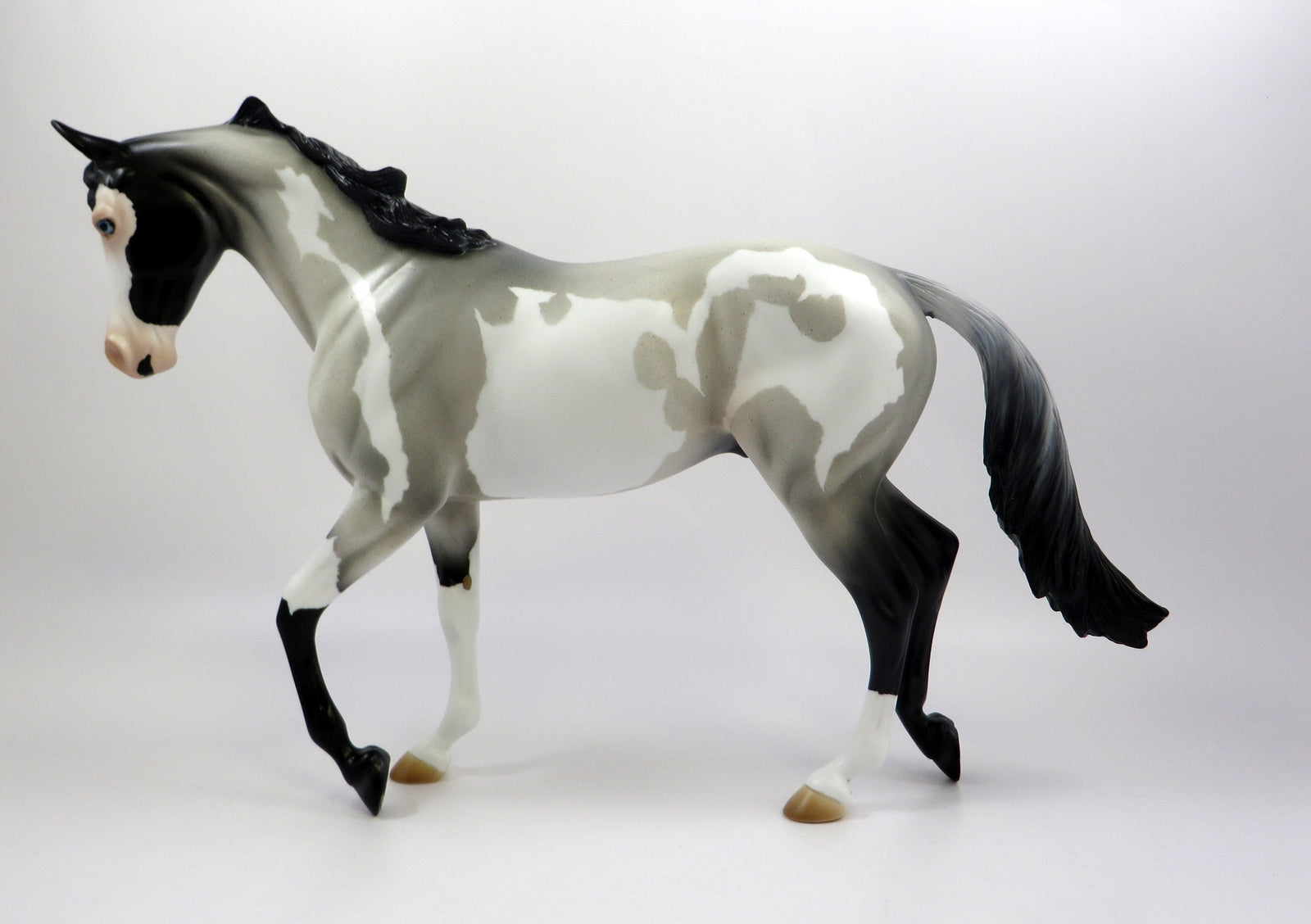 ULWIN-OOAAK ROAN THOROUGHBRED MODEL HORSE EQ 19