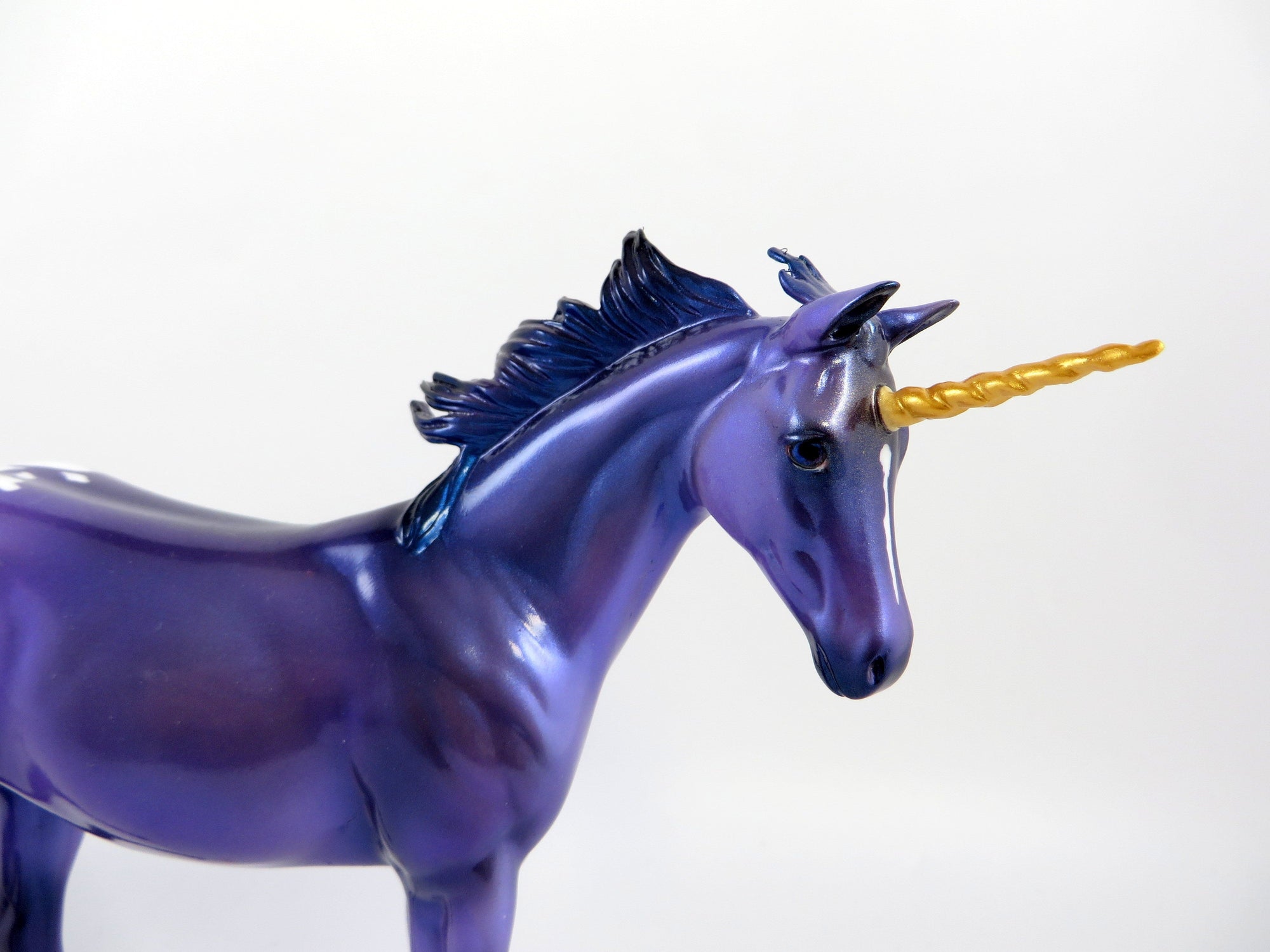 AMETHYST UNICORN WEANLING MODEL HORSE EQ 19