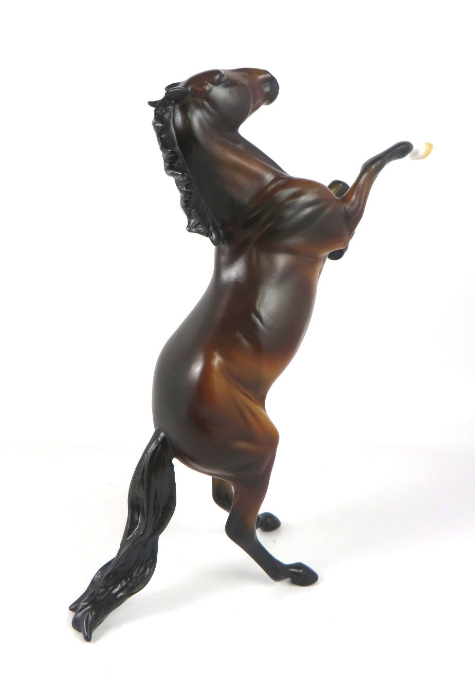 YULE-LE-3 BAY MUSTANG REARING PEBBLES WHS 2019