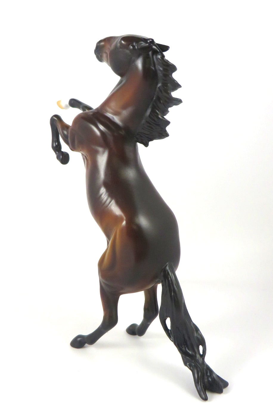 YULE-LE-3 BAY MUSTANG REARING PEBBLES WHS 2019