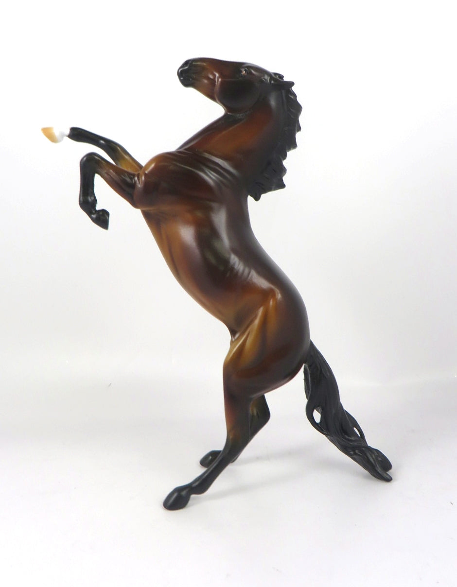 YULE-LE-3 BAY MUSTANG REARING PEBBLES WHS 2019