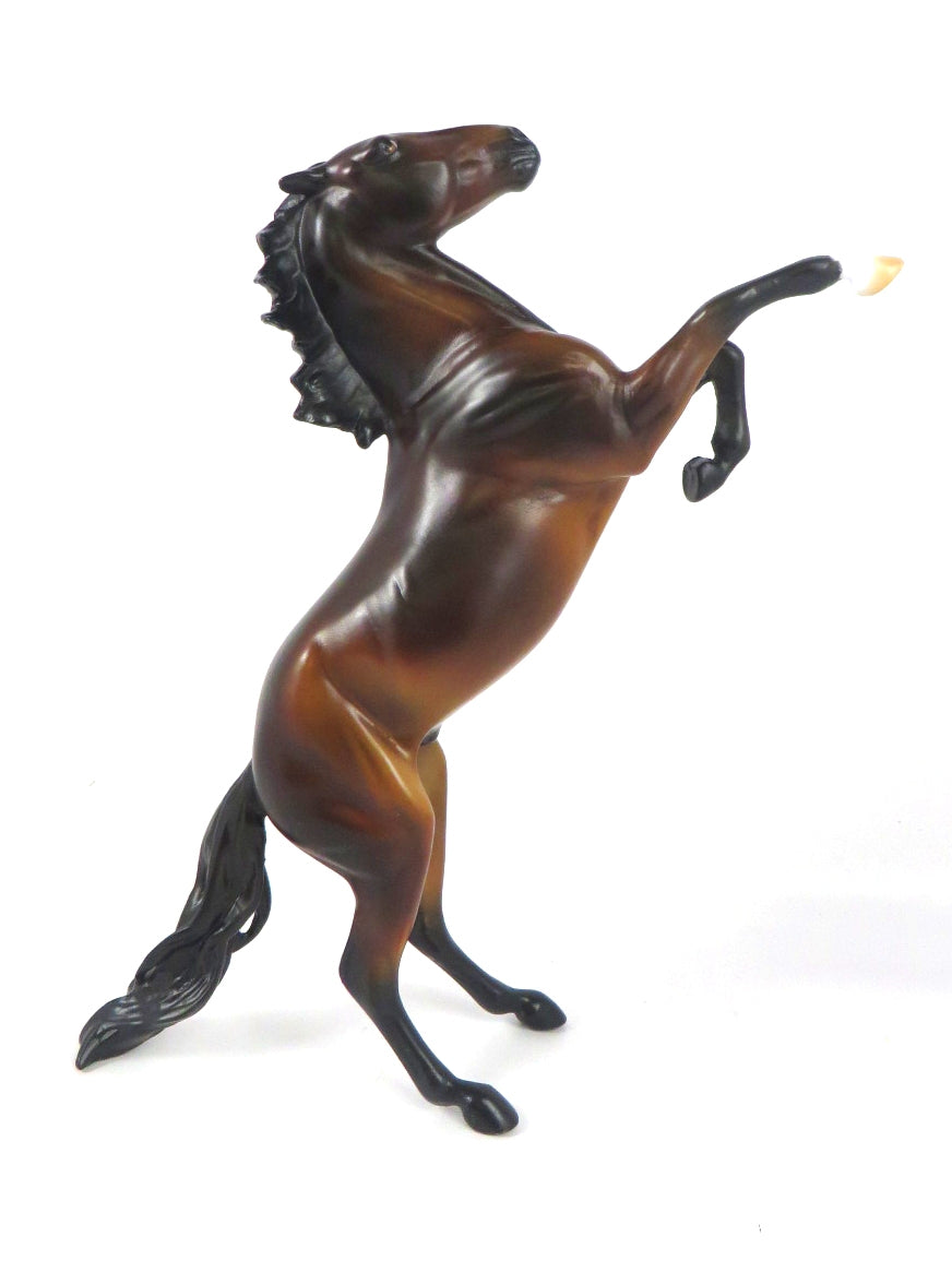 YULE-LE-3 BAY MUSTANG REARING PEBBLES WHS 2019